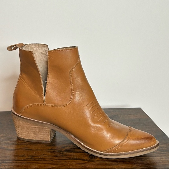 Anthropologie Shoes - Anthropologie Gee Wawa Tammy Western Leather Ankle Boots 6.5